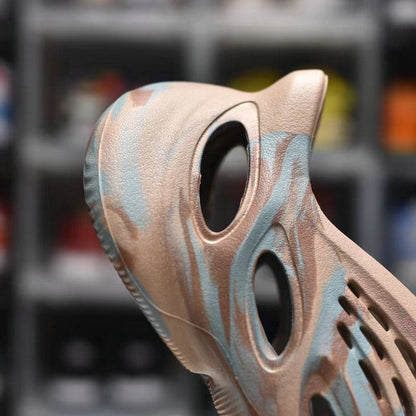 Yeezy Foam Runner Mettalic