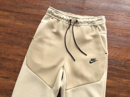 Conjunto Nike Tech Fleece Creme - HYPER LIST