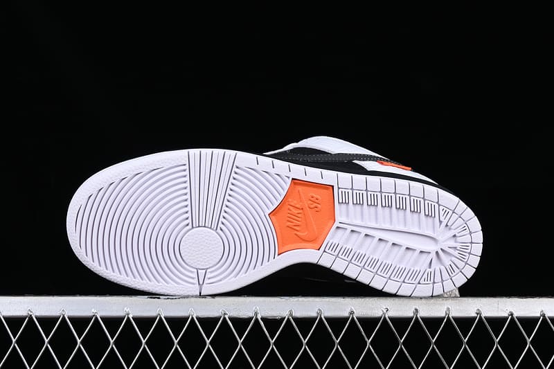 Nike SB x TIGHTBOOTH Dunk Low Pro Black and White - HYPER LIST