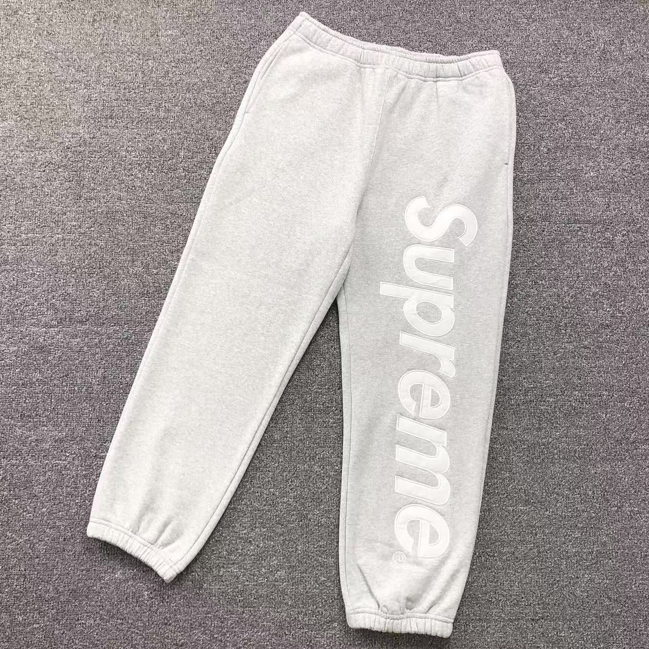 Survêtement Supreme Gris