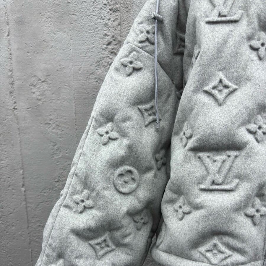 Jaqueta Monogram Louis Vuitton Boyhood - HYPER LIST
