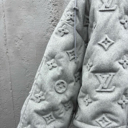 Jaqueta Monogram Louis Vuitton Boyhood - HYPER LIST
