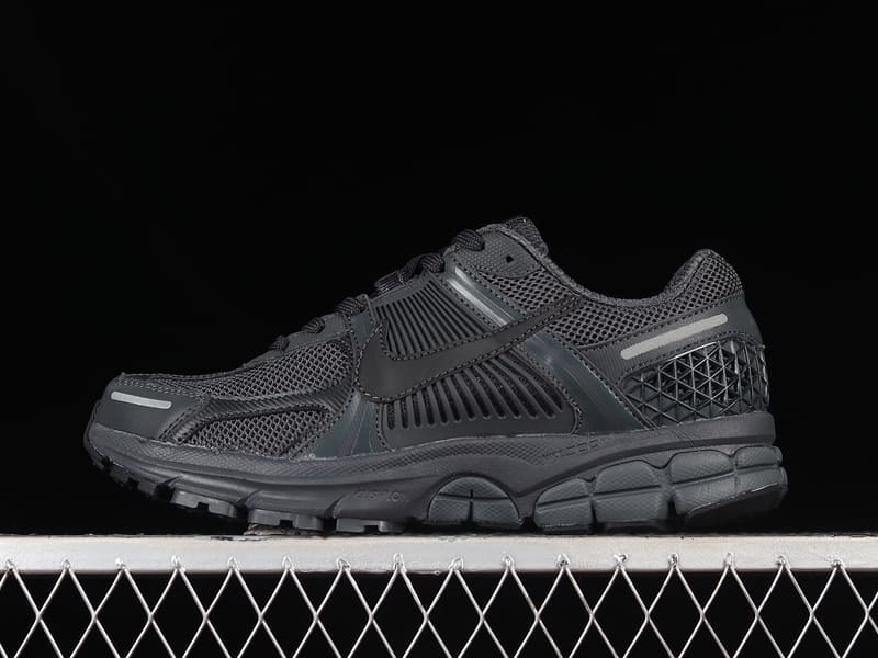 Nike Zoom Vomero 5 Anthracite - HYPER LIST