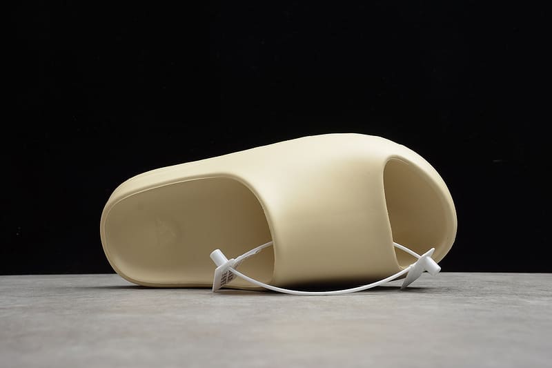 Adidas Yeezy Slide Bone - HYPER LIST