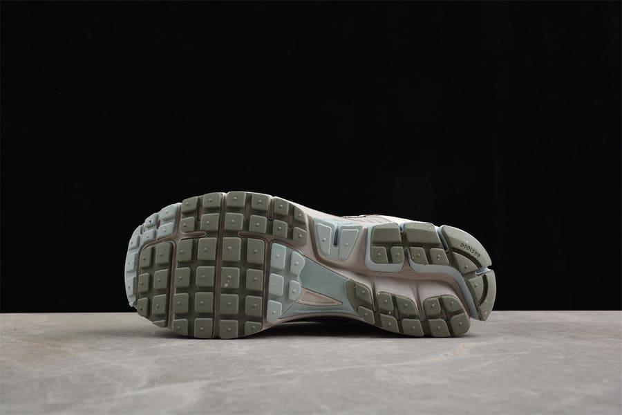 Nike Zoom Vomero 5 Light Orewood Brown - HYPER LIST