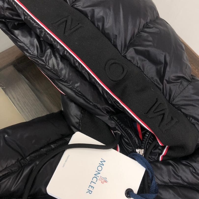 Jacket Puffer Moncler Jacket with Hood MCL027