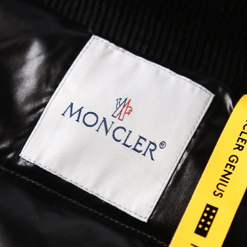 Jacket Puffer Moncler with Logo Trim Hood MCL019