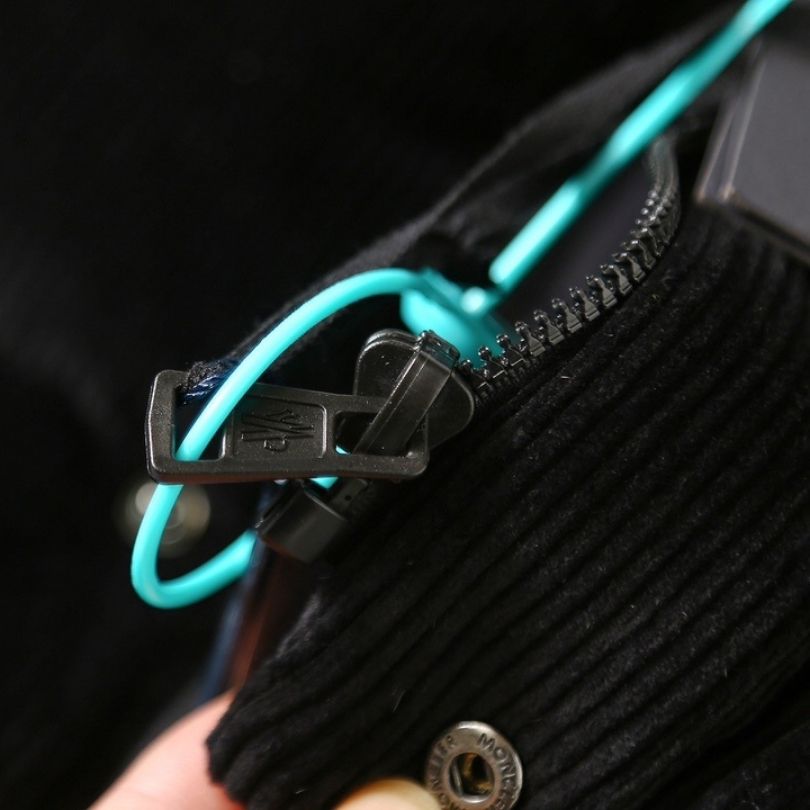 Jacket Puffer Moncler with Logo Trim Hood MCL019